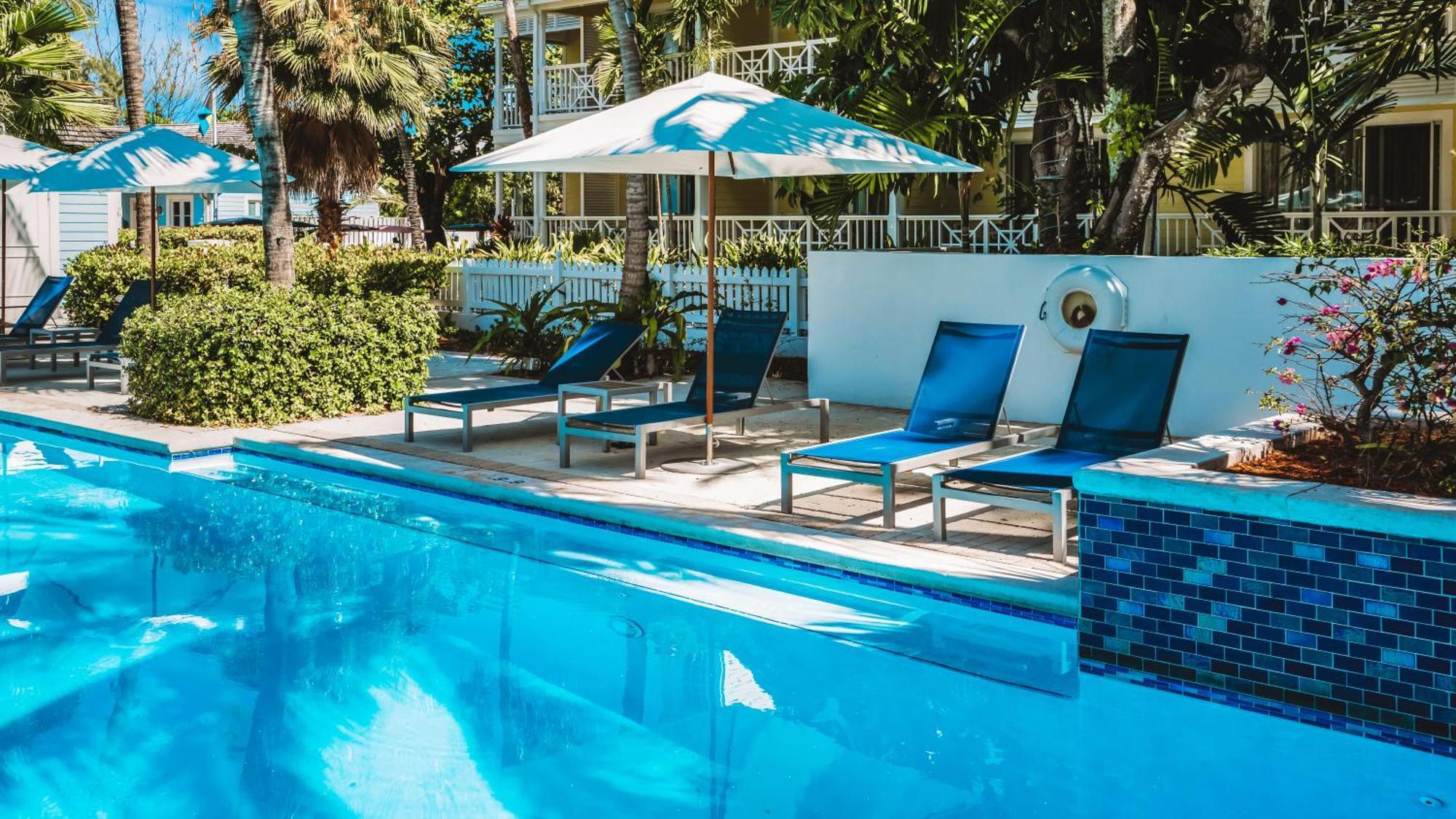 วาเลนไทน์ รีสอร์ต แอนด์ มารีนา Hotel Dunmore Town ภายนอก รูปภาพ